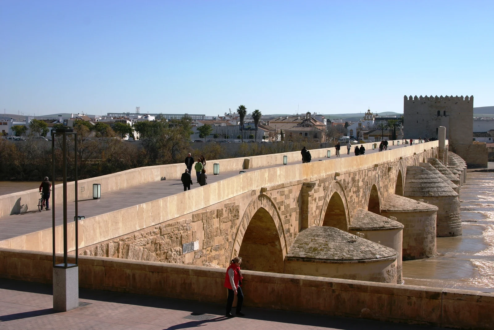 The arches of the Roman bridge span the Guadalquivir towards the Calahorra Tower in Córdoba.